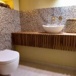 Mozaiek badkamer met Clou toilet - herfst 2023